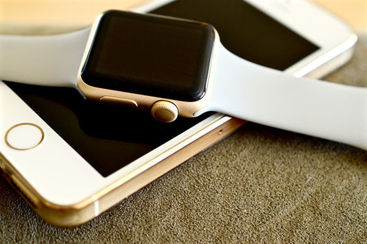 apple watch, iphone, apple-1694985.jpg