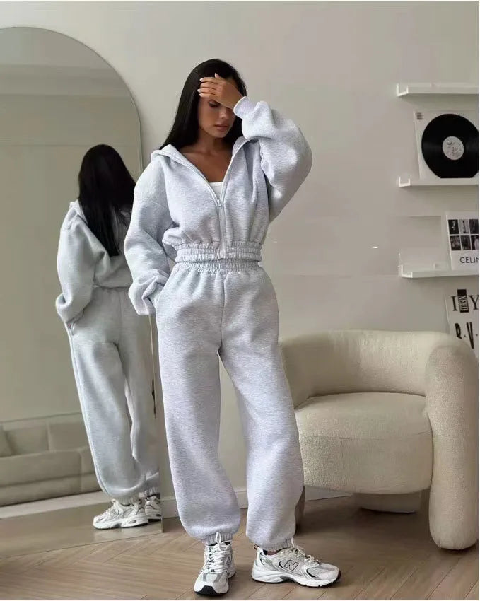 Autumn & Winter Women’s Two-Piece Tracksuit – Fashionable Hooded Zipper Sweatshirt & Leggings Set