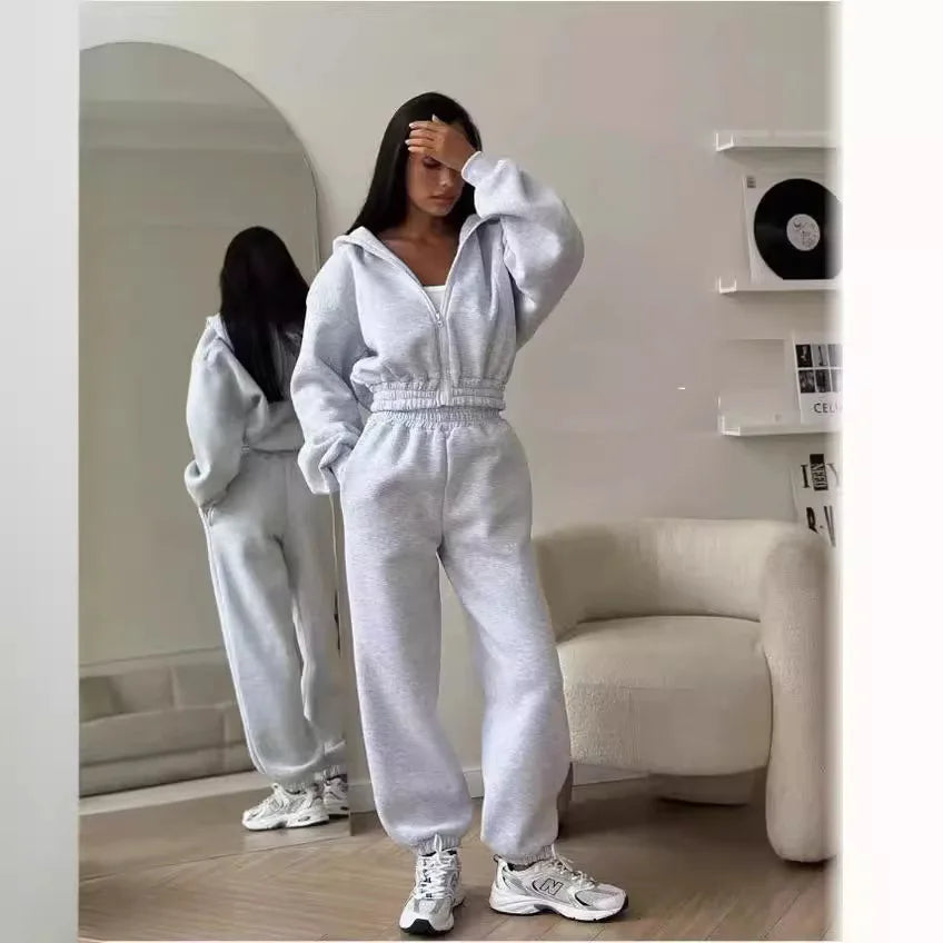 Autumn & Winter Women’s Two-Piece Tracksuit – Fashionable Hooded Zipper Sweatshirt & Leggings Set