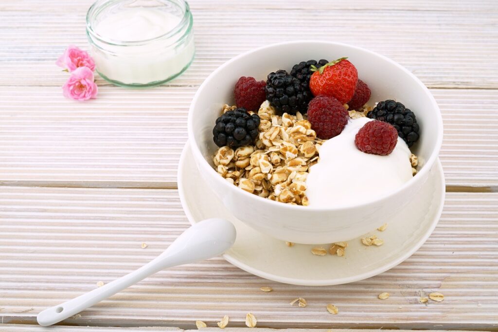 berries, muesli, blackberries-1846085.jpg